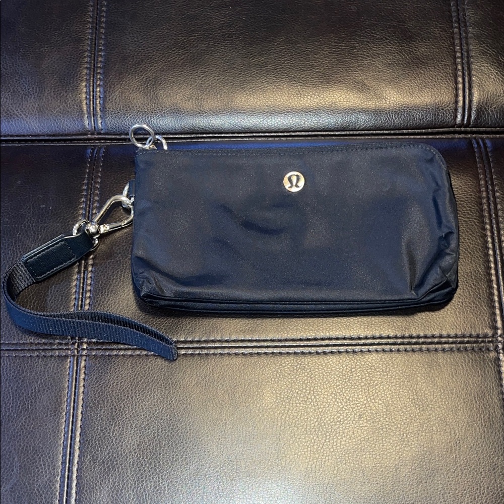 Lululemon Now and Always wallet